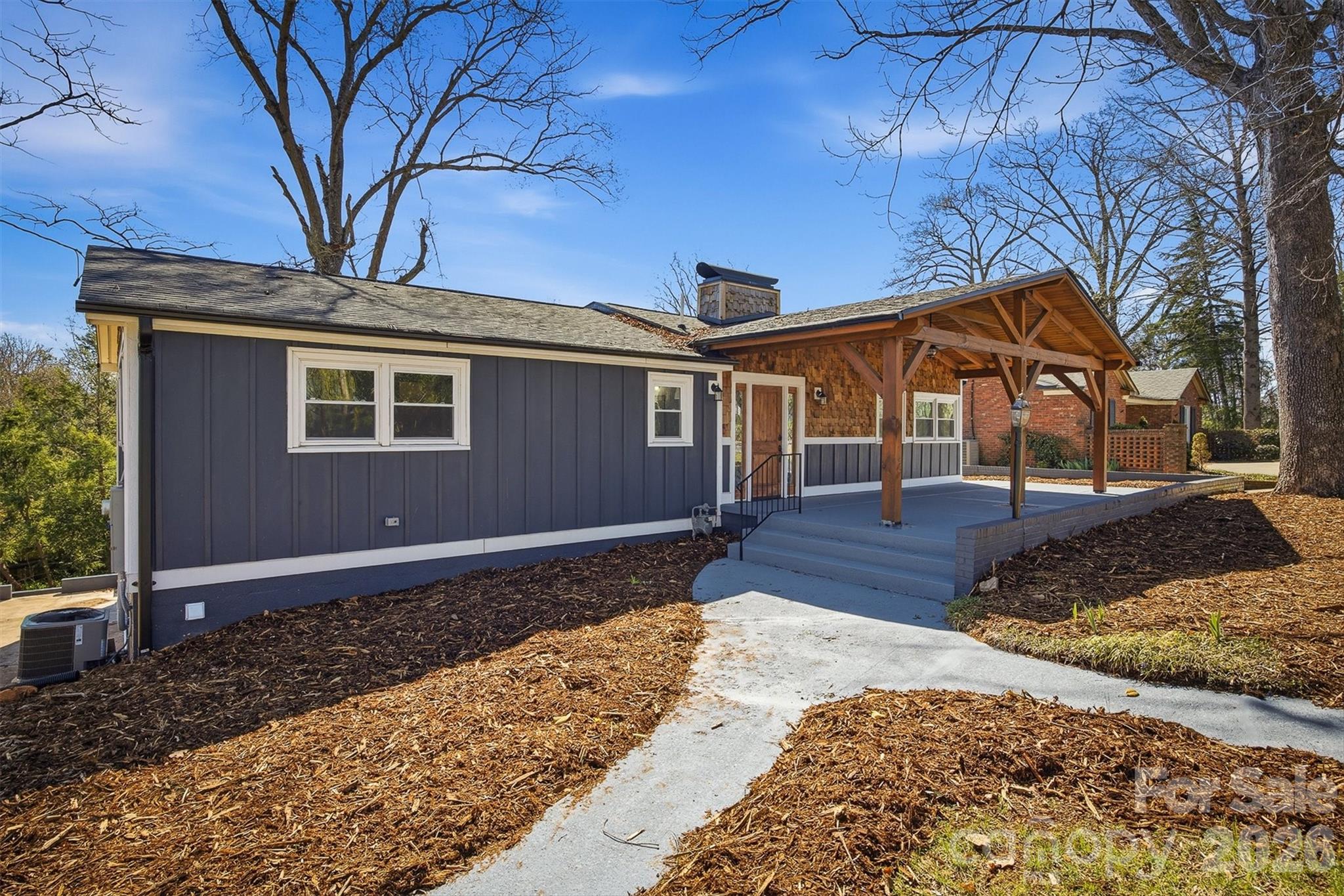 4357060 - 223 W Park Drive